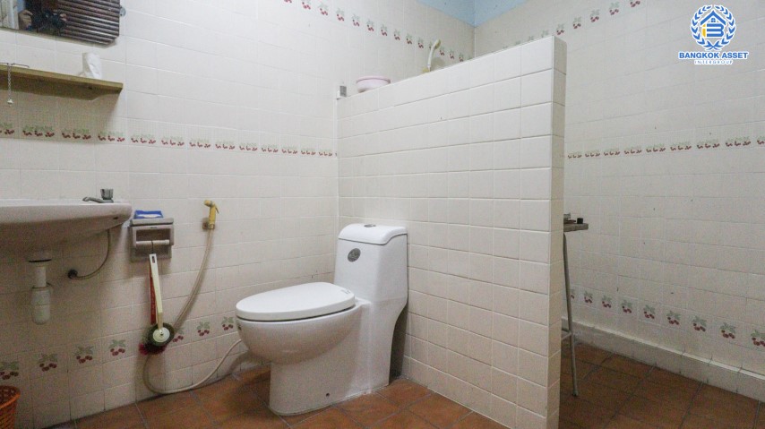 *****ทาวน์เฮ้าส์มือสองย่านจรัญสนิทวงศ์ ม.ทวีสุข จรัญสนิทวงศ์46 เนื้อที่กว้างขวางมากถึง 36 ตร.ว. ฟังก์ชัน 3 ห้องนอน 2 ห้องน้ำ ที่จอดรถ 1 คัน ทาวน์เฮ้าส์พื้นที่กว้าง ใจกลางเมือง บนทำเลแห่งการเดินทาง เชื่อมต่อถนนจรัญสนิทวงศ์ ถนนบรมราชชนนี ใกล้โครงการรถไฟฟ้าสายสีน้ำเงิน "สถานีเพชรเกษม48"